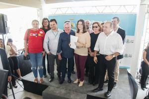 A solenidade ocorreu no local onde está sendo construída a Academia do Professor, no Centro de Fortaleza (Foto: Ribamar Neto/UFC)