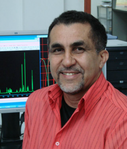O Prof. Edilberto Silveira, do Departamento de Química Orgânica e Inorgânica, é o coordenador do projeto (Foto: divulgação)